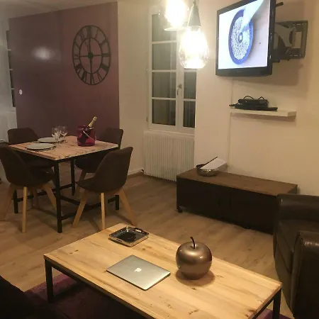 Apartment Le Laguna Duplex Hypercentre Les Halles Donjon Wifi Linge De Pressing Niort