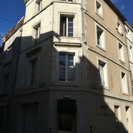 Le Laguna Duplex Hypercentre Les Halles Donjon Wifi Linge De Pressing